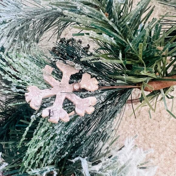 NWOT Ashland Holiday Woodland Snowflake Pinecone Snow Garland Decor - Picture 3 of 16